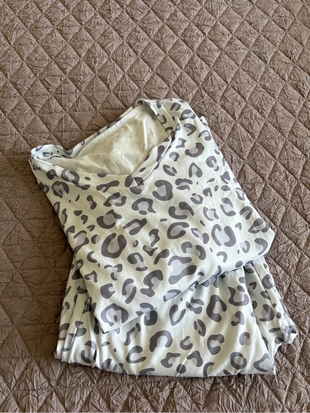 Women’s Buttery Soft Leopard Print Pajama Set